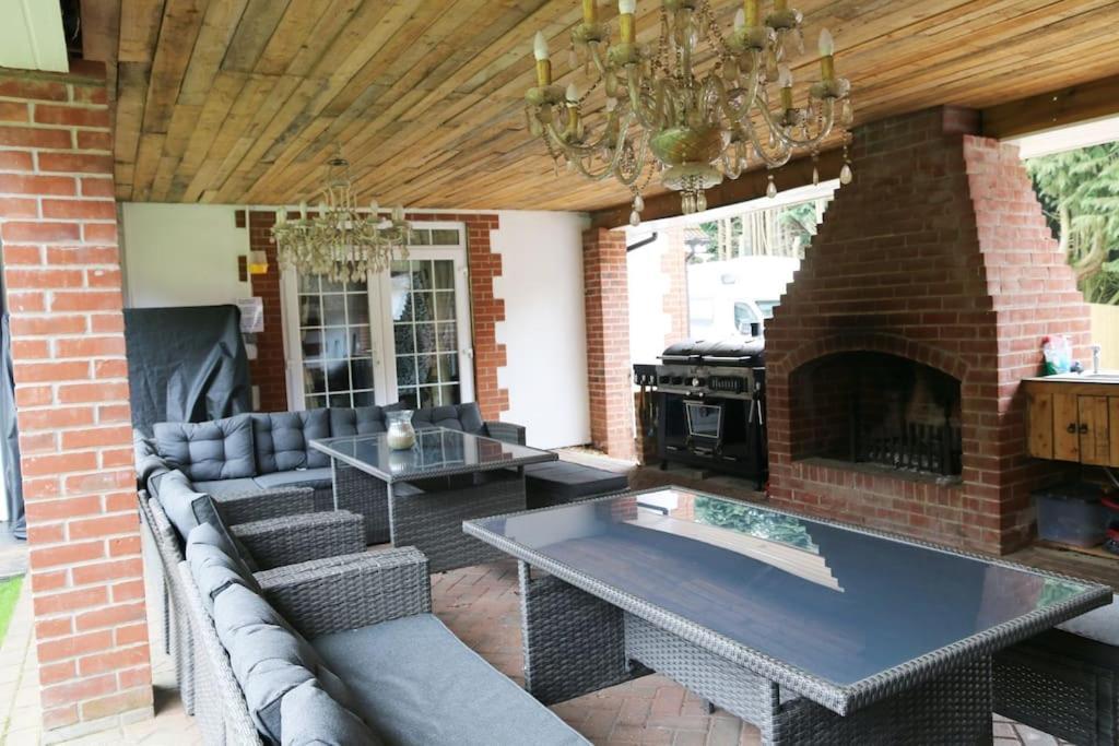Hen & Stag Retreat Weekend Stay Sleeps 10 To 30 Thetford Luaran gambar