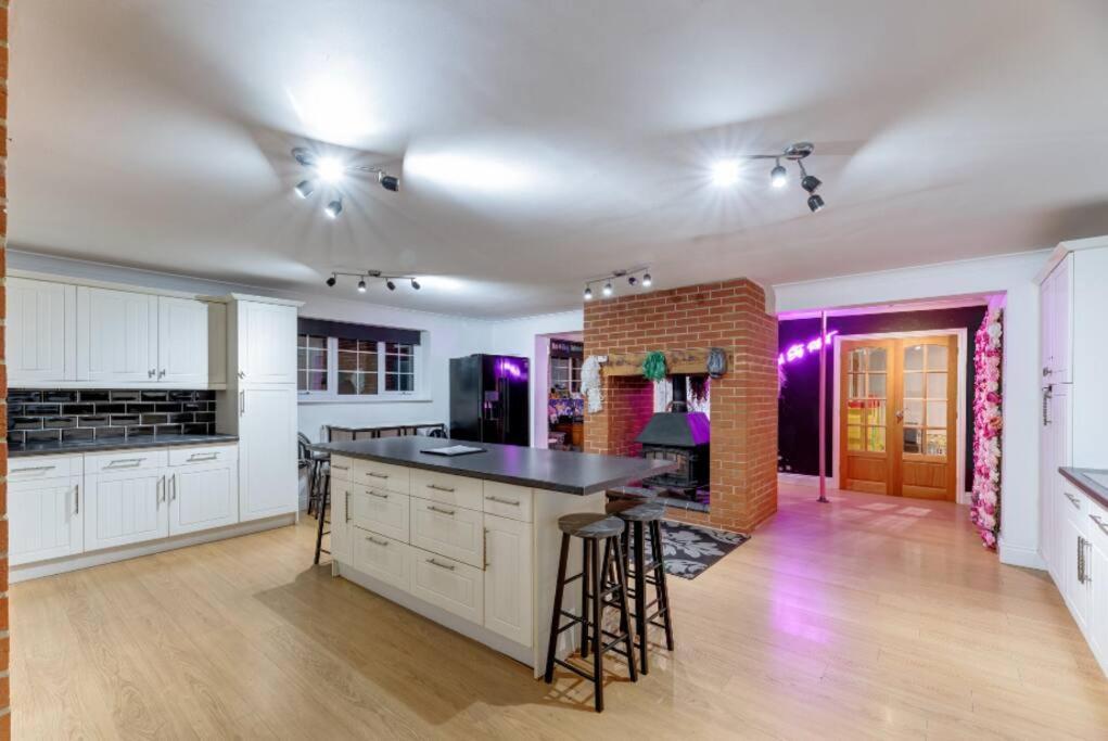 Hen & Stag Retreat Weekend Stay Sleeps 10 To 30 Thetford Luaran gambar